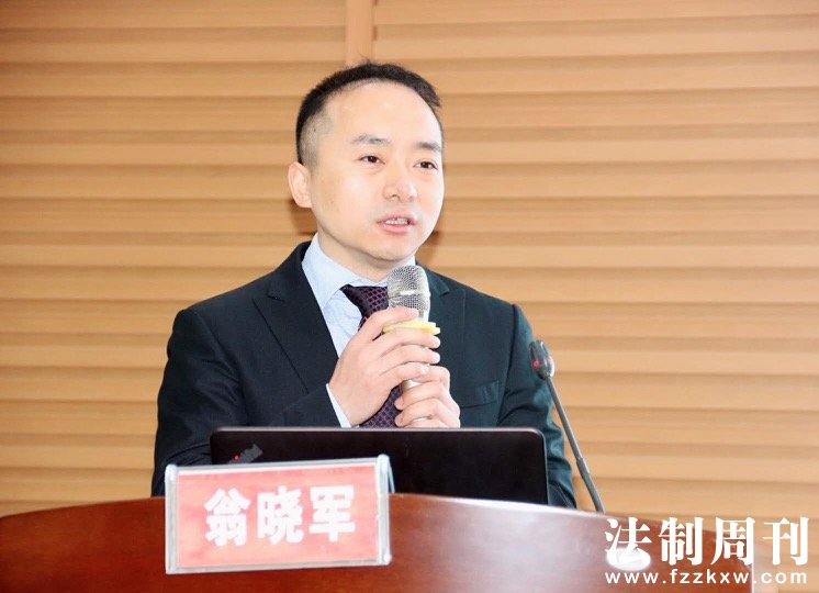 4_ 湖南省人民医院派驻澧县人民医院业务副院长翁晓军做工作汇报.jpg